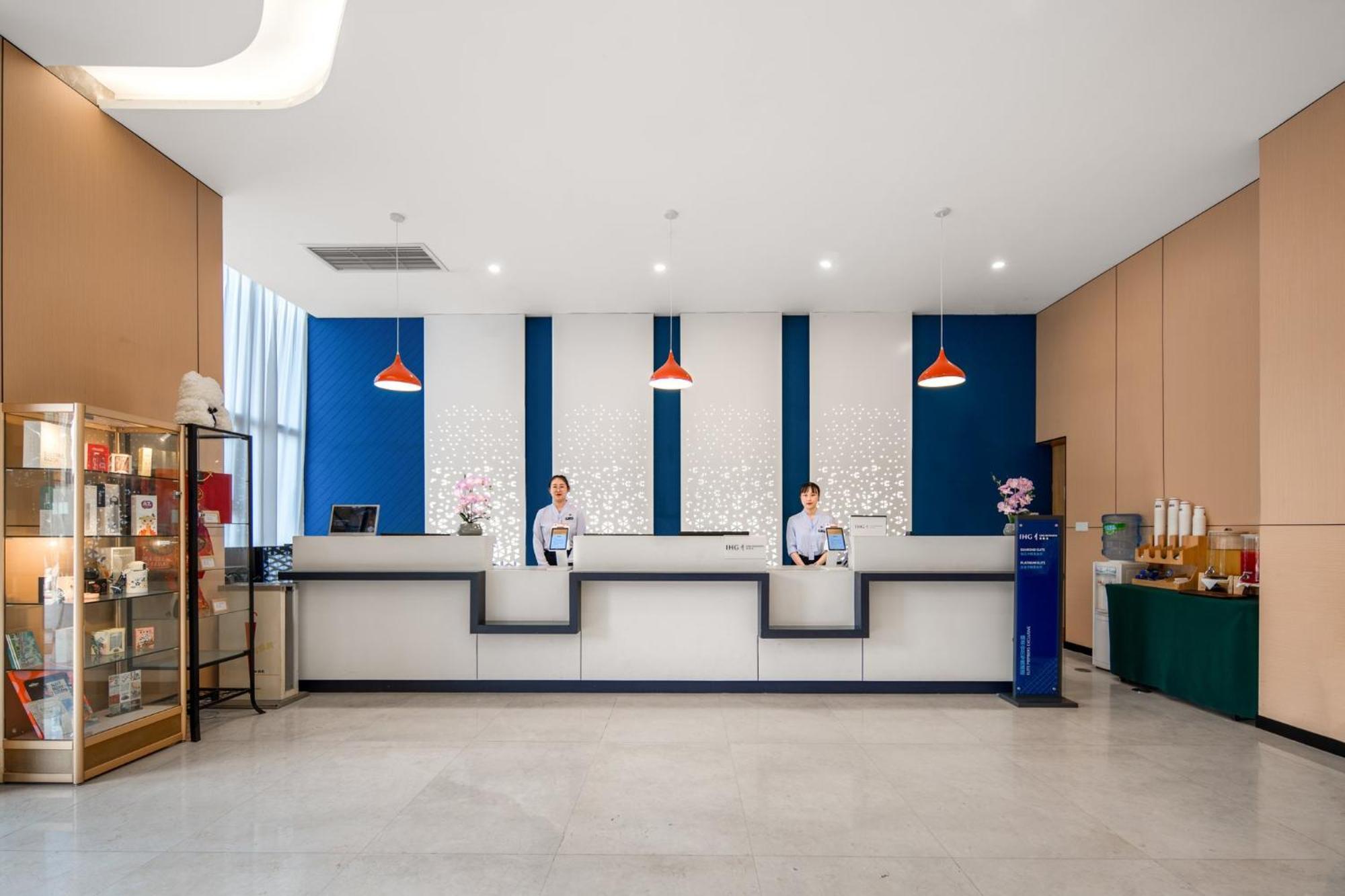 Holiday Inn Express Chongqing Guanyinqiao By Ihg Εξωτερικό φωτογραφία